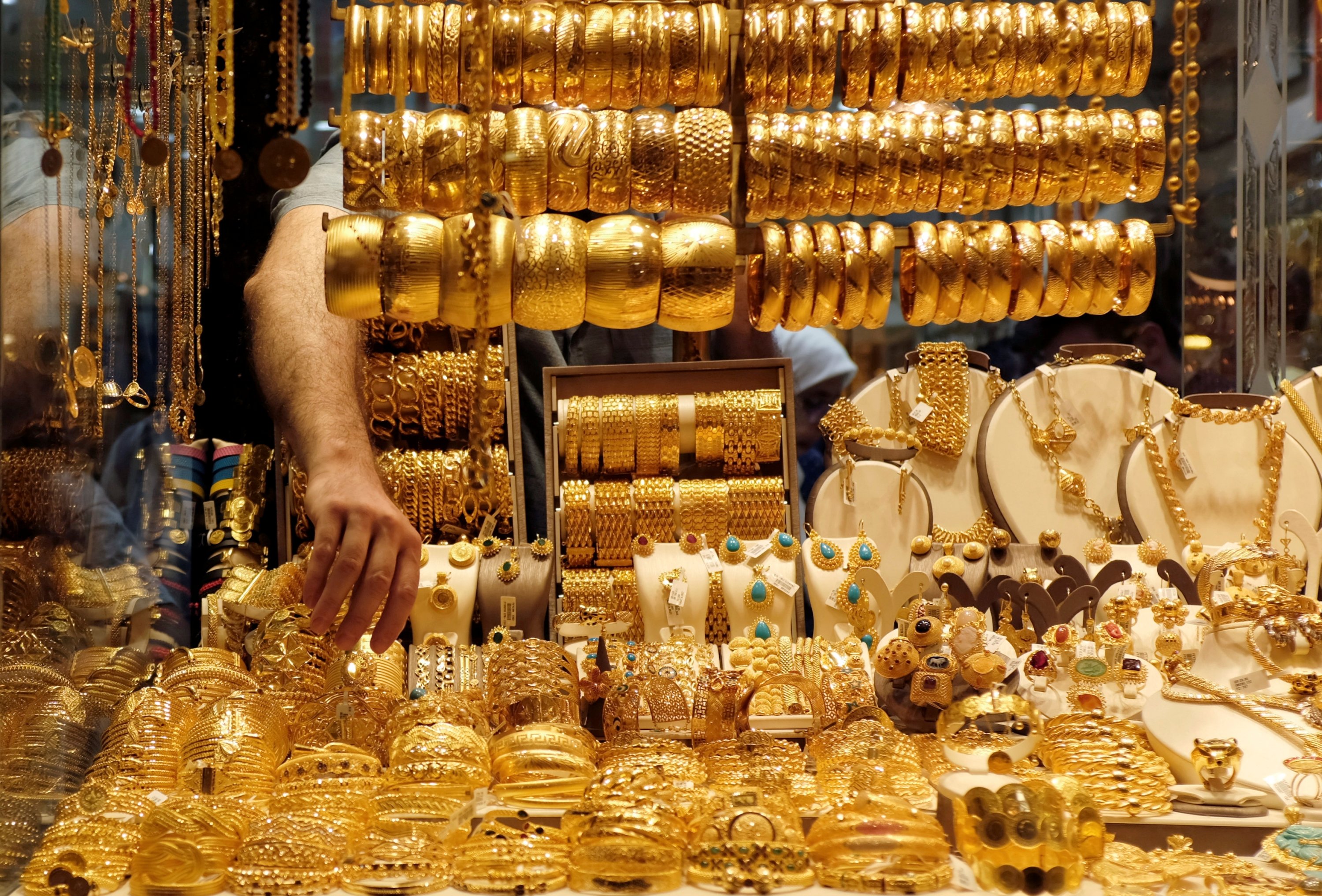 أسعار الذهب اليوم في مصر وعيار 21 بعد تحرك سعر الدولار الأحد 6 أبريل 2025