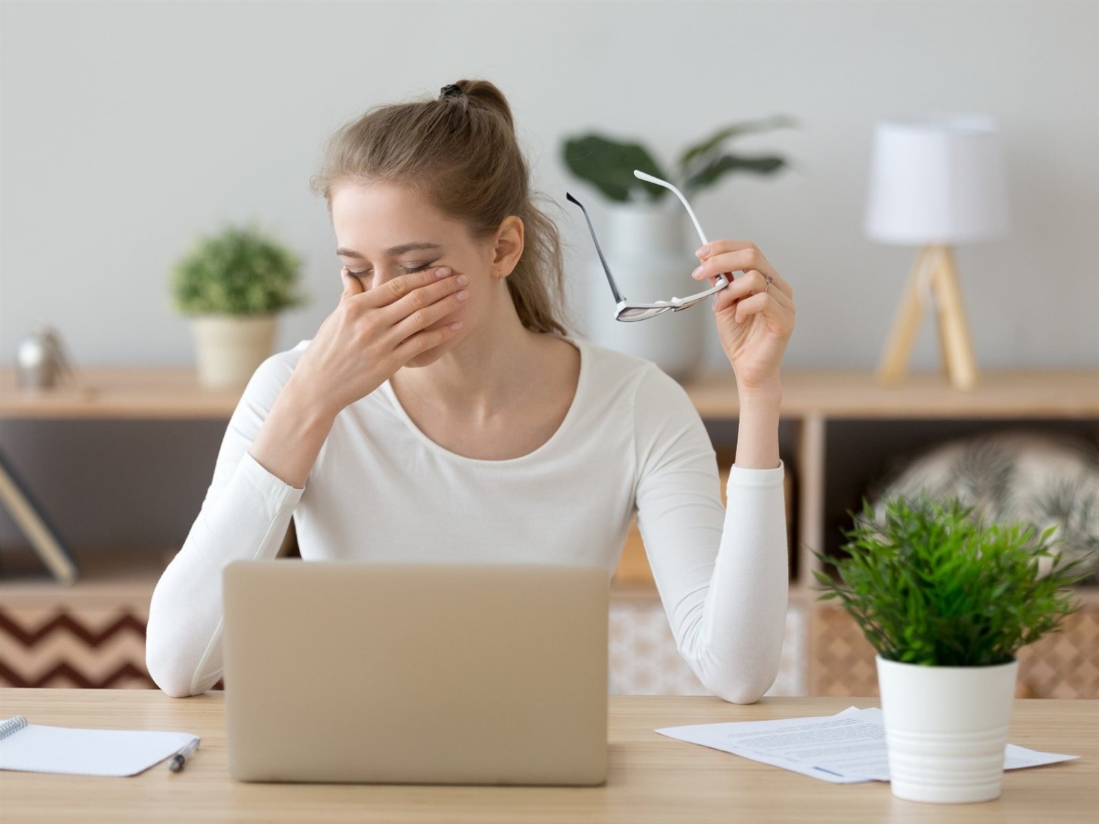 عوامل تزيد من إصابة بعض الأشخاص بجفاف العين