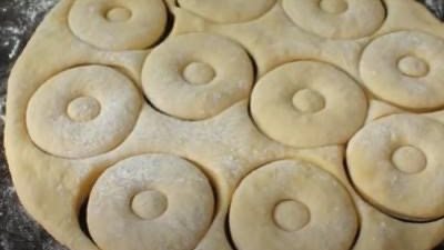 طريقة عمل الدوناتس ..