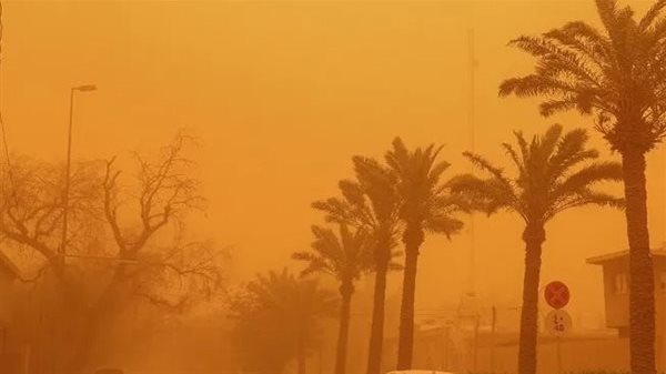 رياح محملة بالرمال والأتربة مع أنخفاض درجات الحرارة