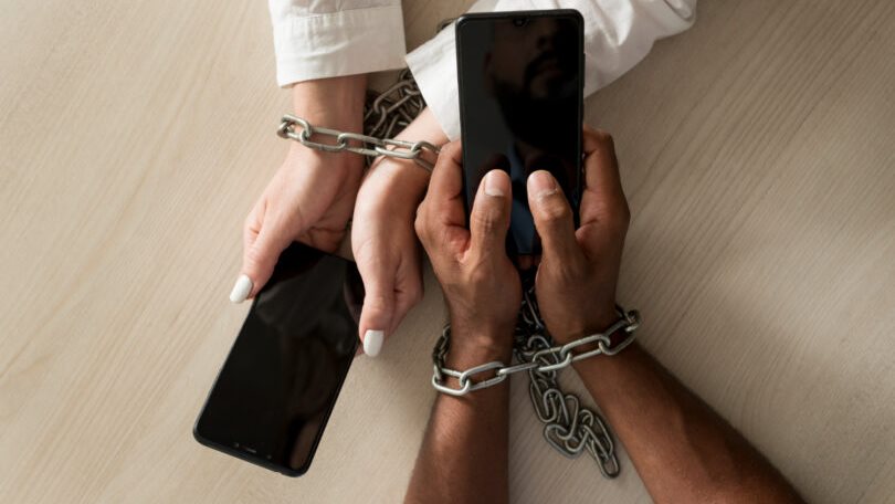 كيف تتخلص من إدمان الهاتف تدريجيا لتصبح شخصا منتجا؟