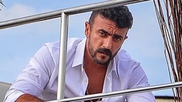 الفنان أحمد العوضي