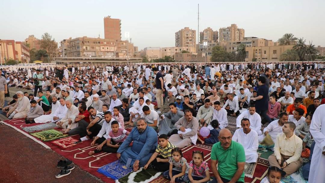 أهالي المنيا يؤدون صلاة عيد الأضحى
