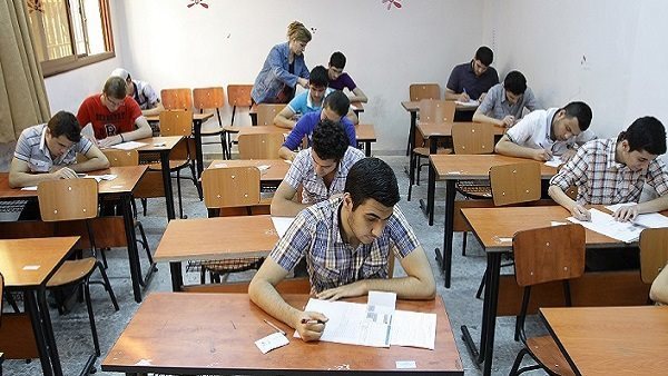 أرشيفية / طلاب يؤدون الامتحانات