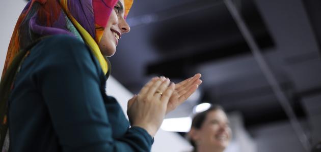 حكم عمل المرأة مع الرجال