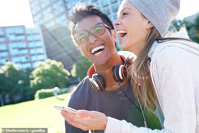 هكذا يكون تأثير الضحك على الحياة الزوجية