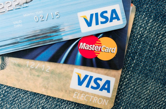 بطاقات ائتمان 