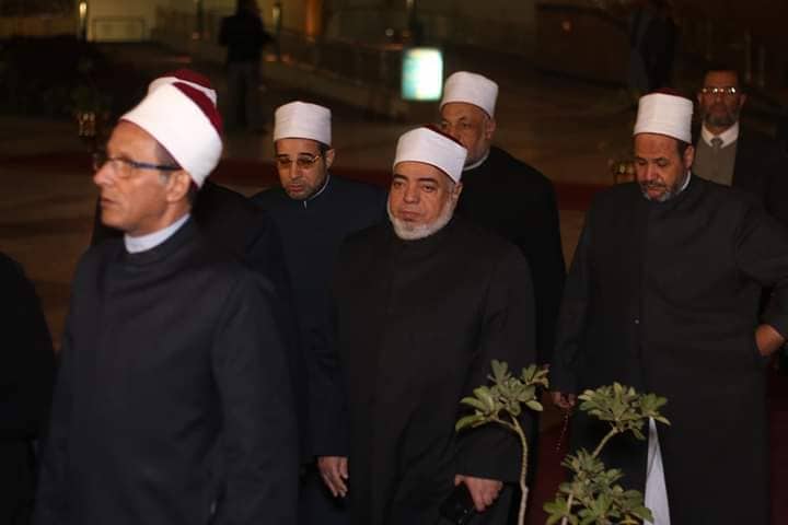 وفد من مشيخة الأزهر يعزي الدكتورة مايا مرسي في وفاة نجلها