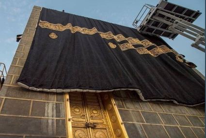 الكعبة المشرفة تستبدل كسوتها في وقفة عرفات الخميس القادم