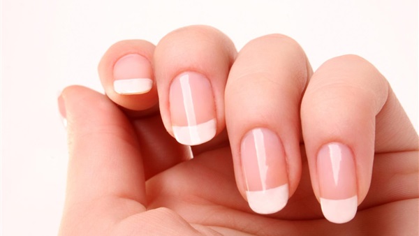 تخلصى من الأظافر الصفراء بهذه الحيل