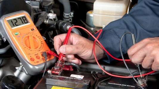 بطارية السيارة