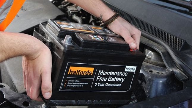 بطارية السيارة 