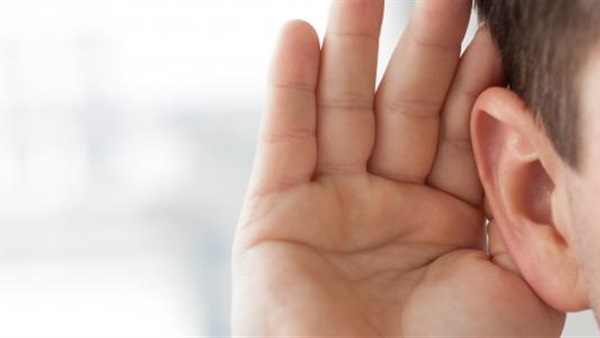 التهاب الأذن الوسطى الحاد لدى الأطفال.. أعراض مؤلمة وطرق علاج فعالة