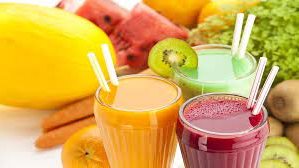 أضرار شرب العصائر بدلا من تناول الفاكهة والخضروات