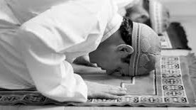 هل يأثم من لا يسجد سجود التلاوة؟