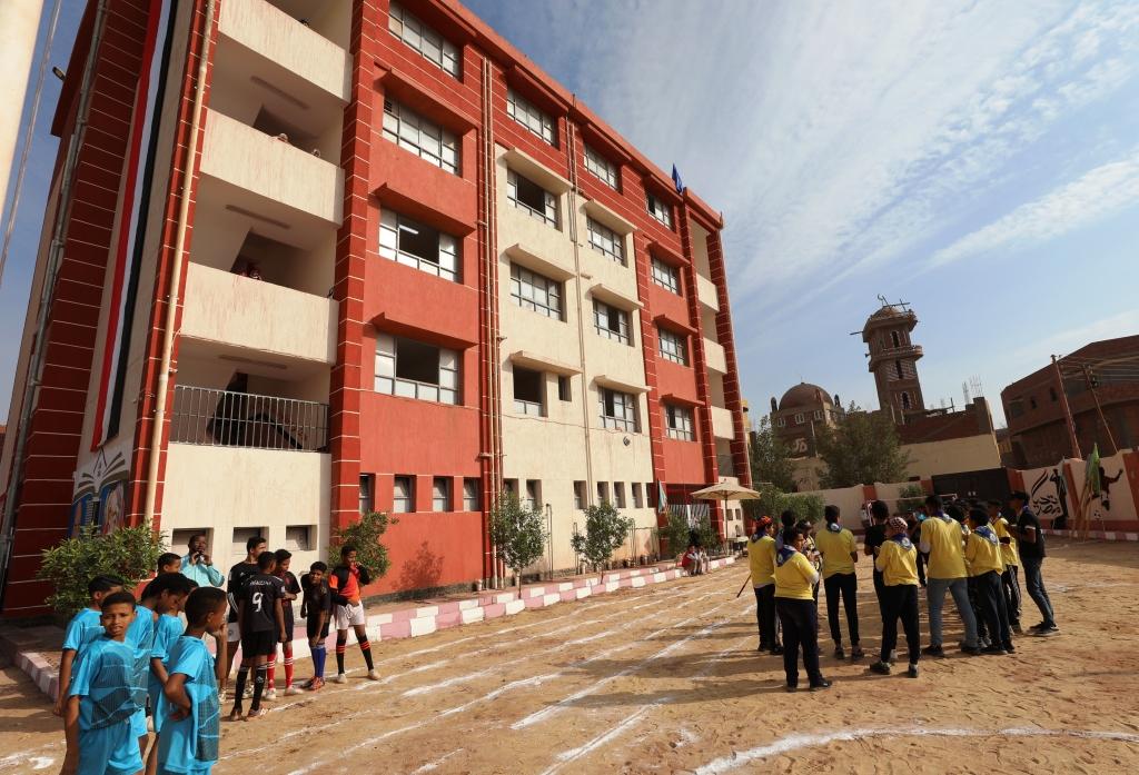 التعاقد مع 30 ألف معلم 