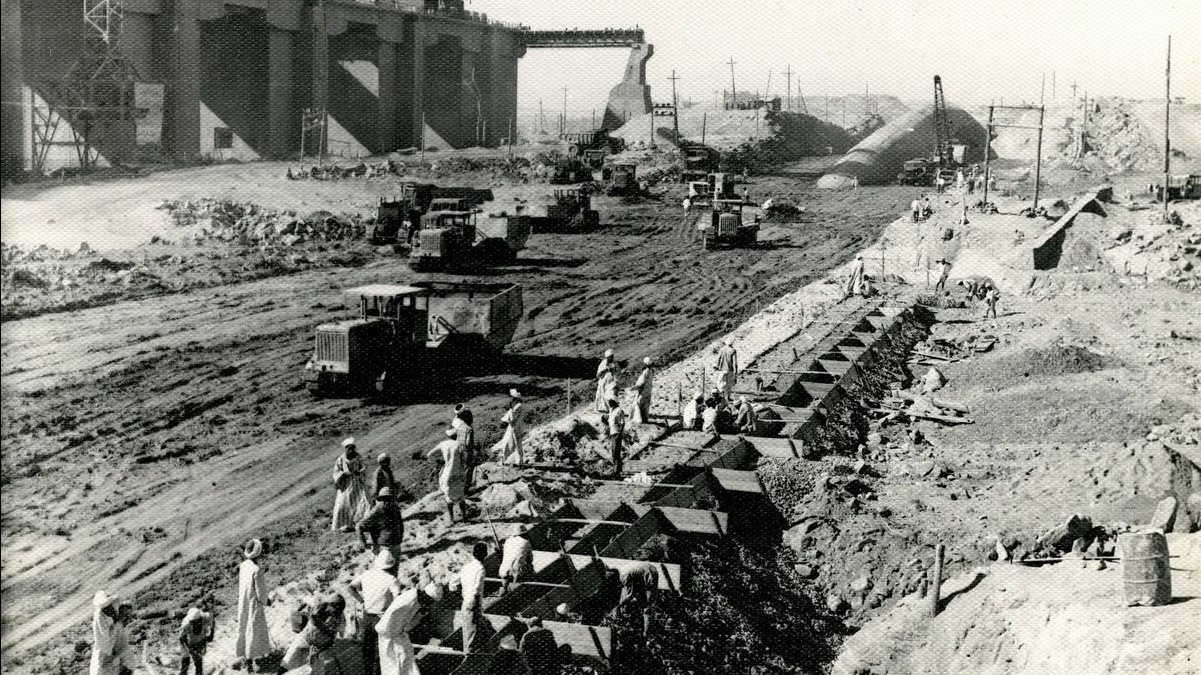 صورة قديمة أثناء إنشاء السد العالي