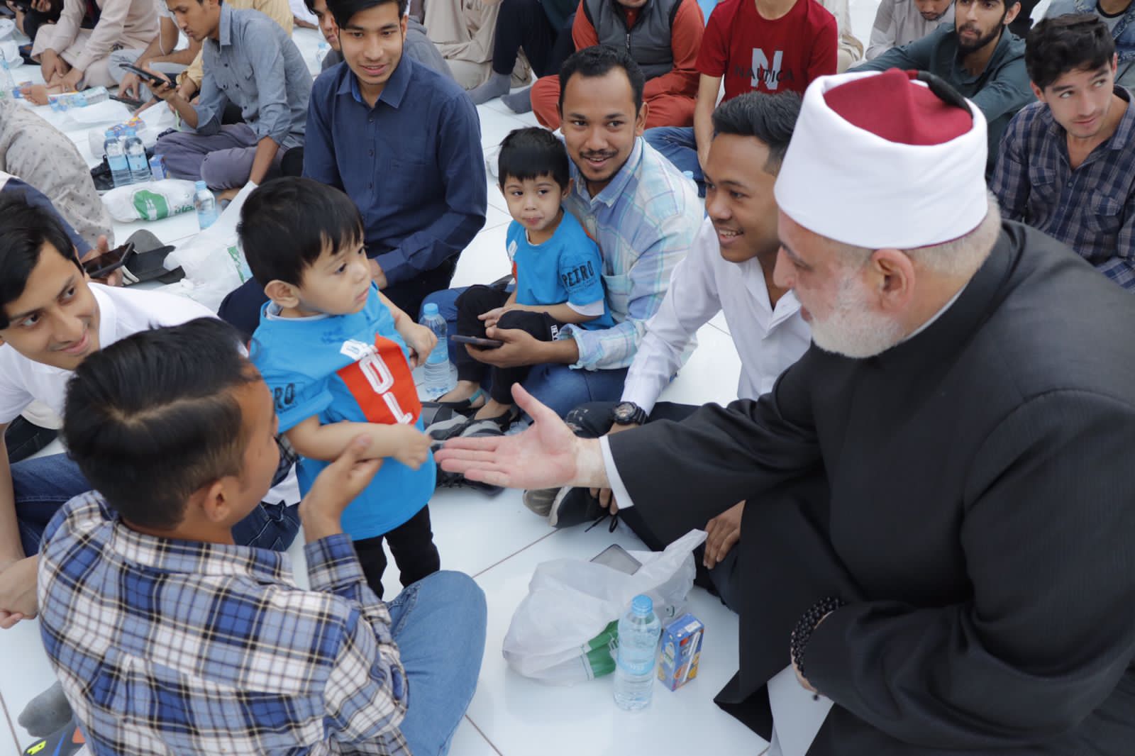 وكيل الأزهر يفطر مع الطلاب الوافدين 