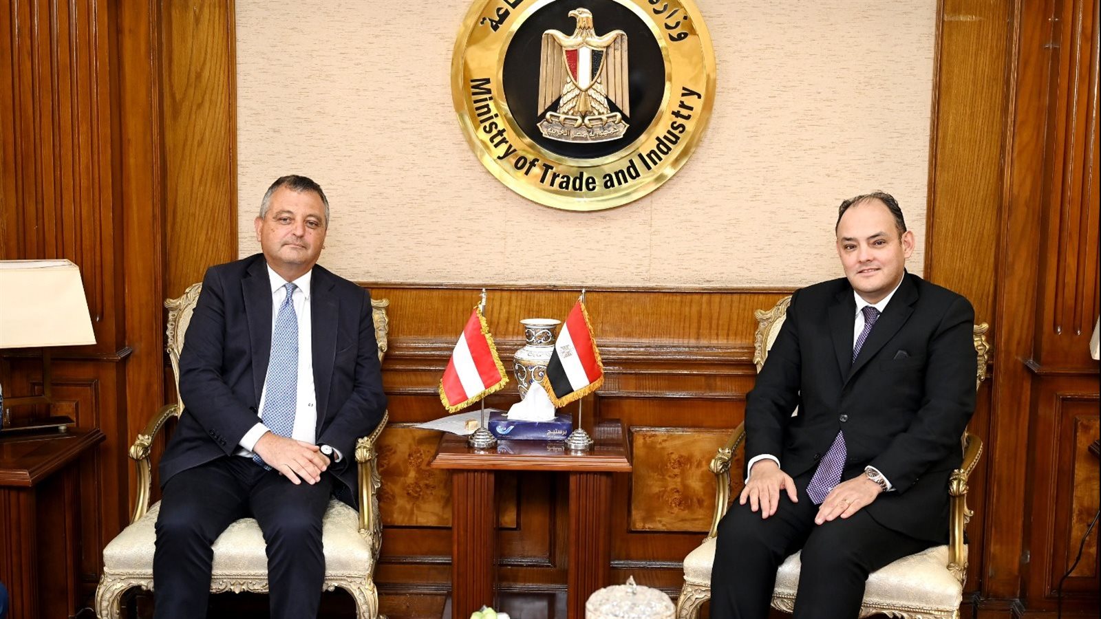 خلال الاجتماع