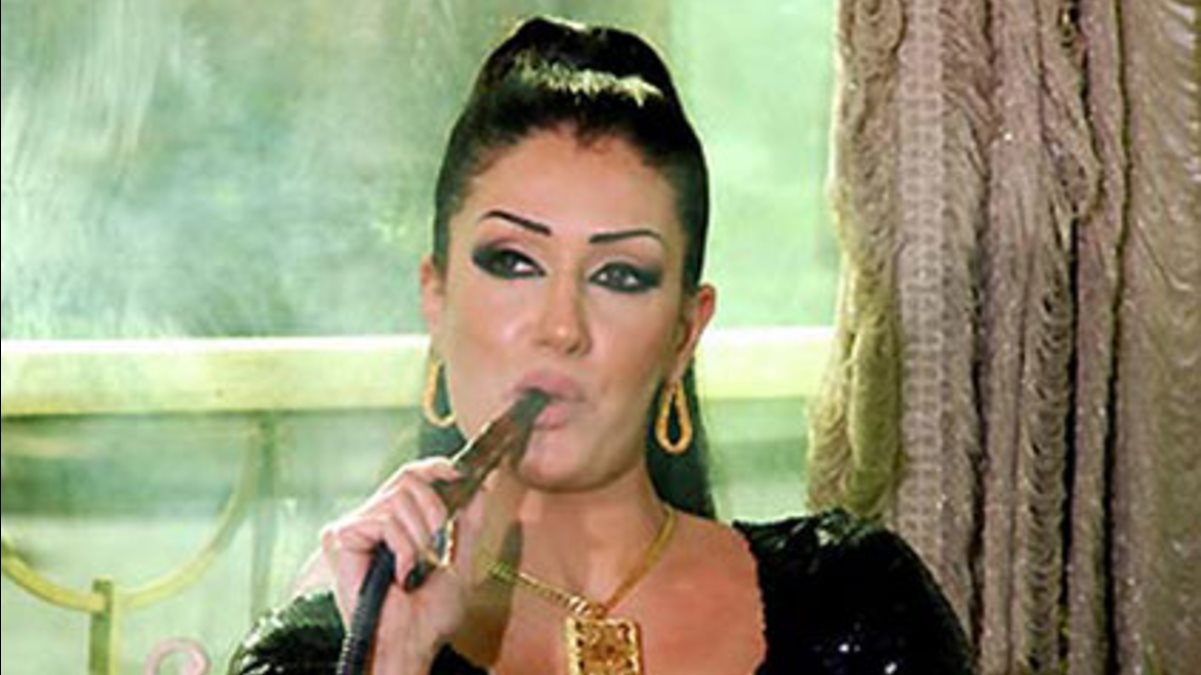 مشاهد تدخين الإناث