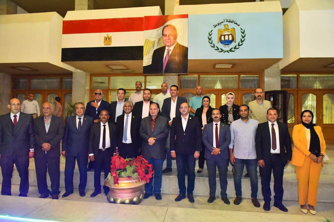 اللواء عصام سعد محافظ أسيوط