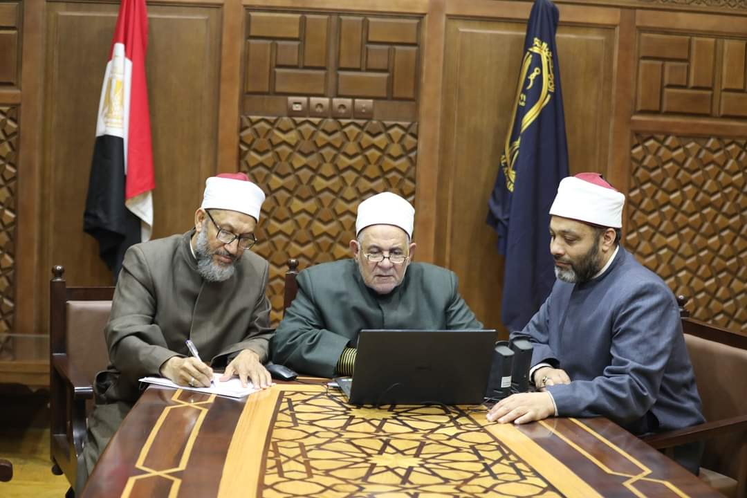 لجنة التحكيم تراجع الأوائل 