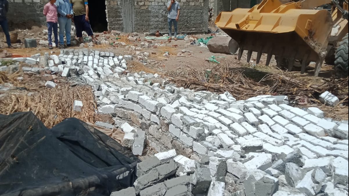 إزالة التعديات بالبحيرة 