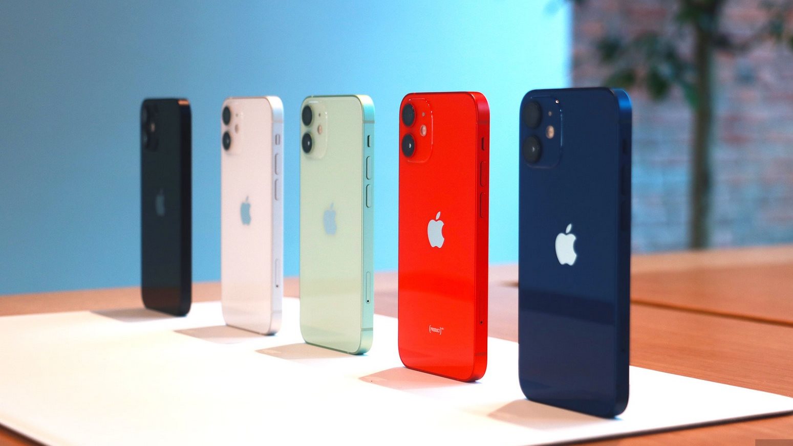خصومات حصرية في العيد..تخفيضات على هواتف iPhone سعرها يبدأ م