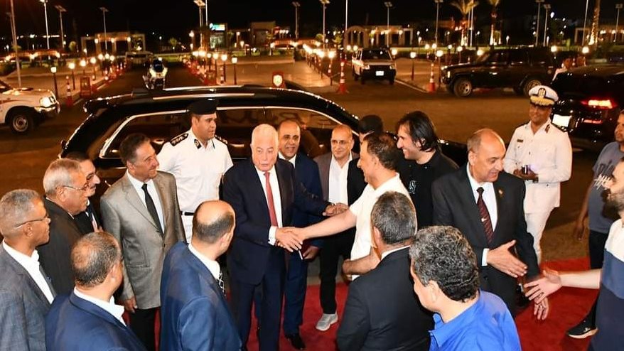 فودة أثناء دخول المسرح 