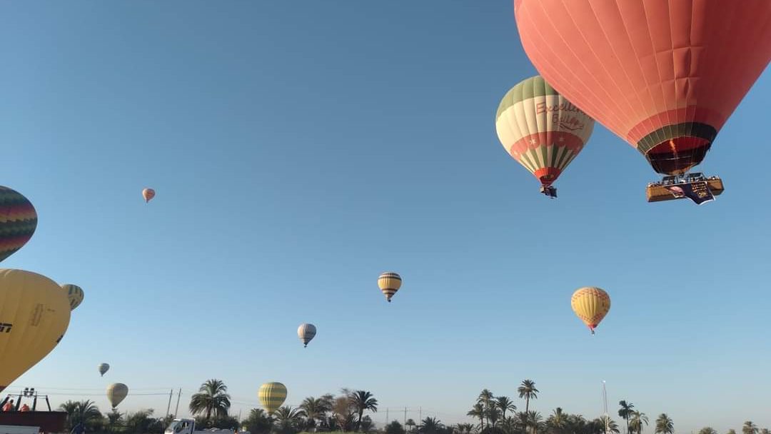 رحلة بالون طائر