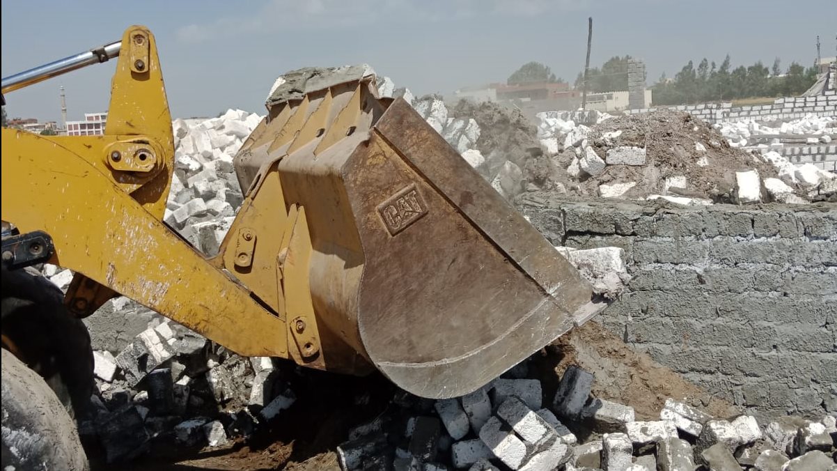 إزالة التعديات على الأراضى الزراعية بالبحيرة