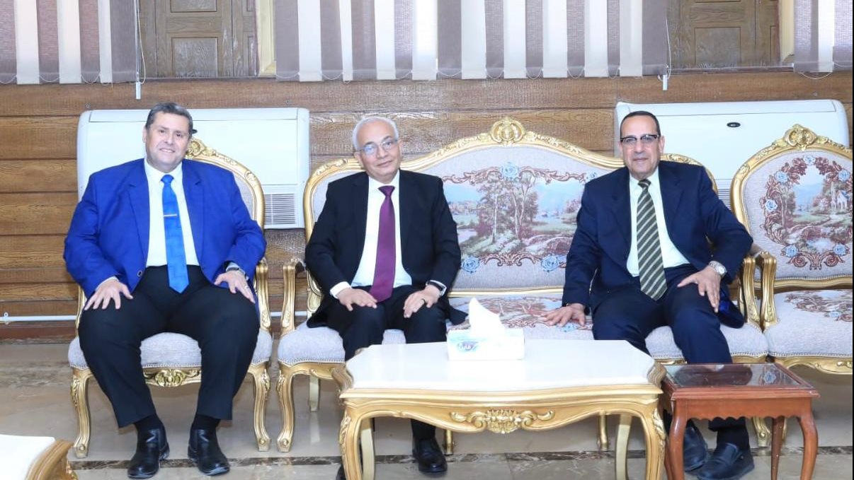وزير التعليم في زيارة لسيناء 