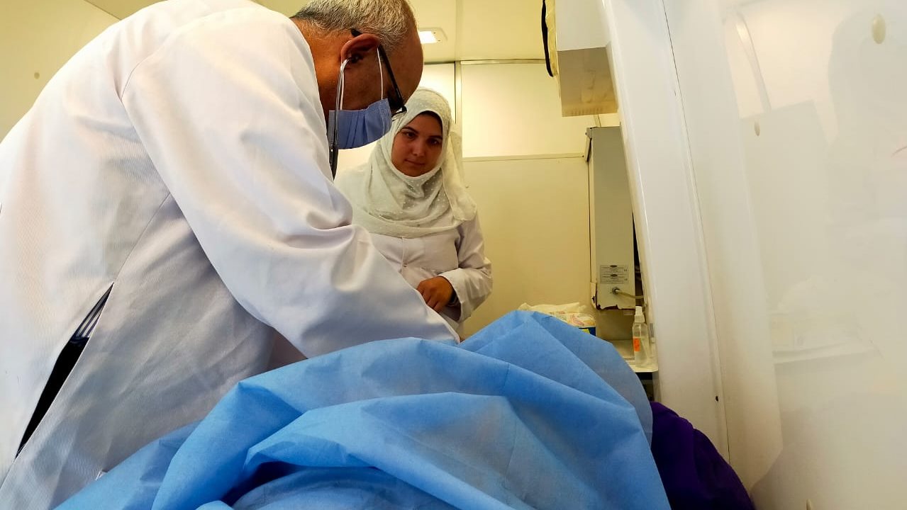 الكشف الطبي علي المواطنين