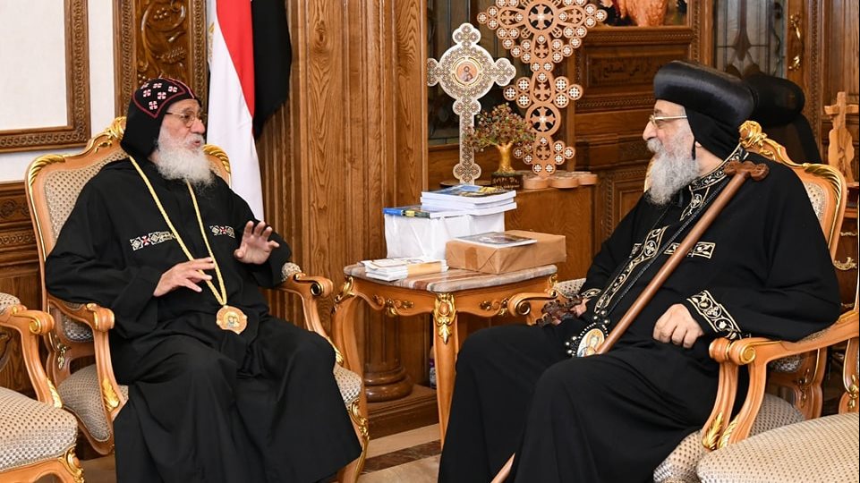 قداسة البابا تواضروس الثاني يستقبل الأنبا إشعياء مطران طهطا 