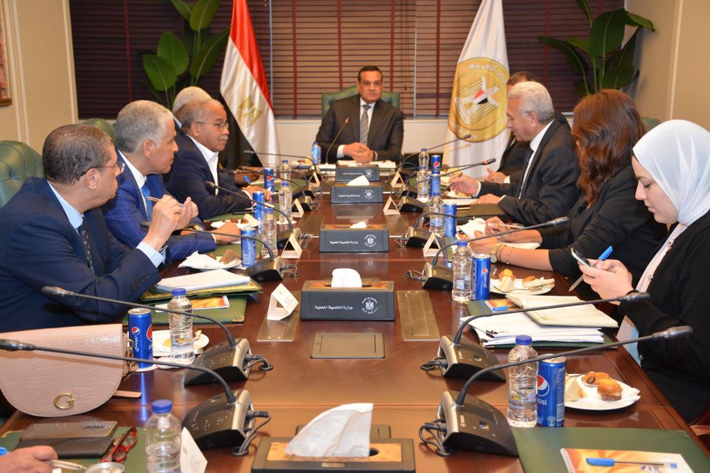 وزير التنمية المحلية 