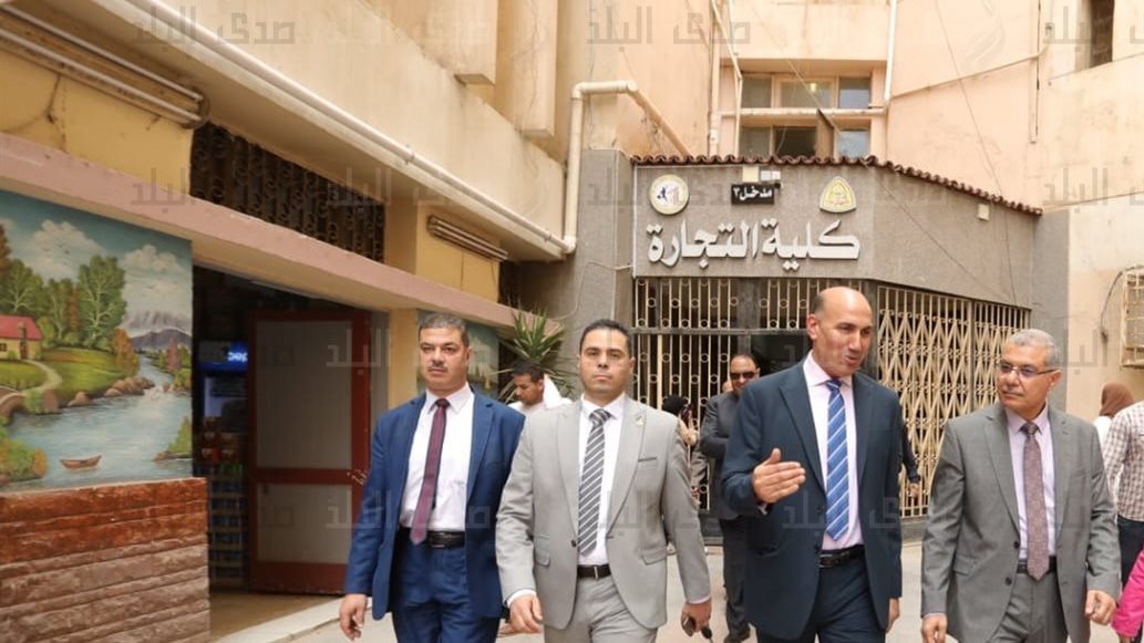 رئيس جامعة الزقازيق يفتتح القاعات التعليمية 