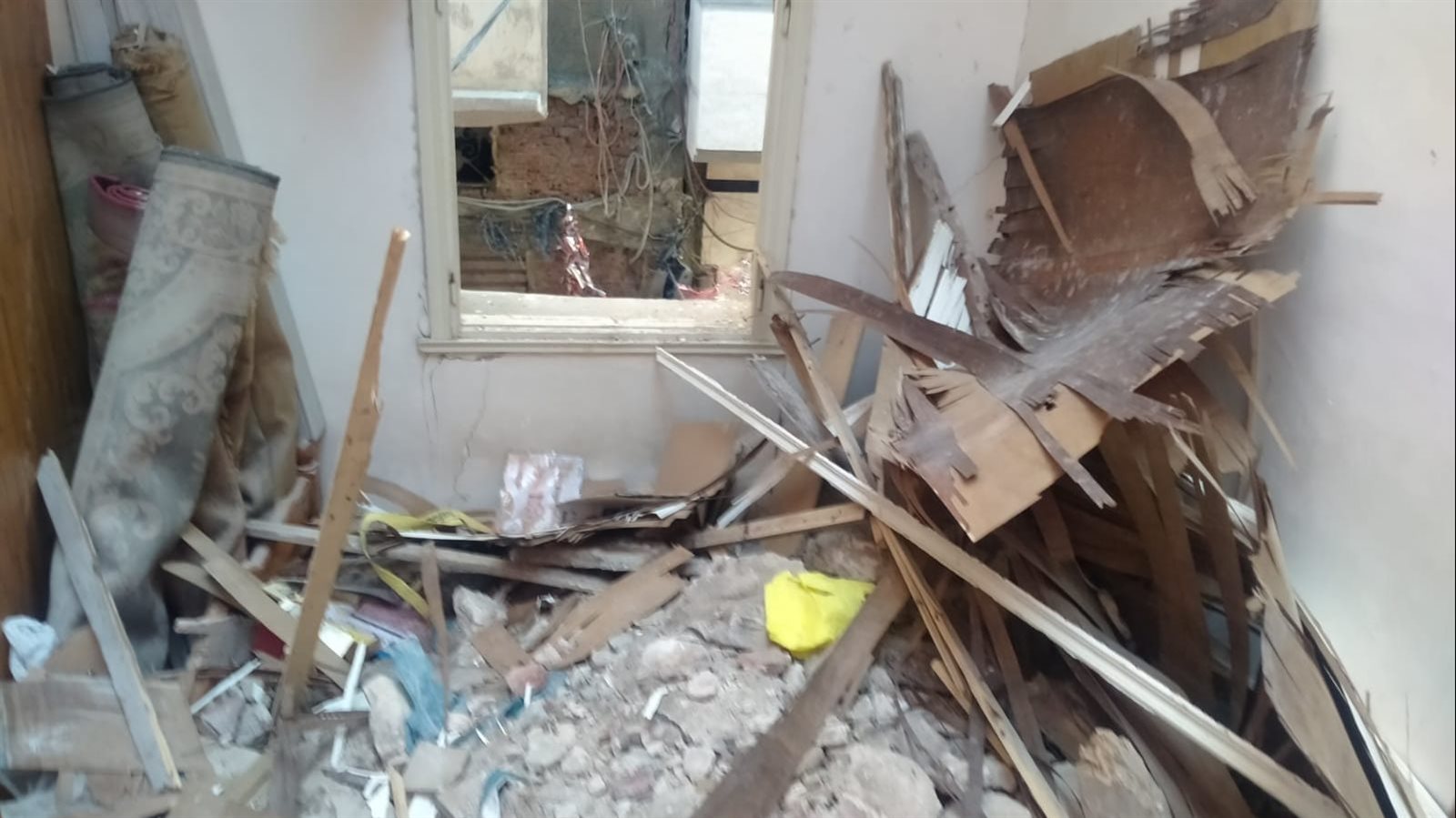 سقوط أجزاء من عقار باللبان وسط الإسكندرية