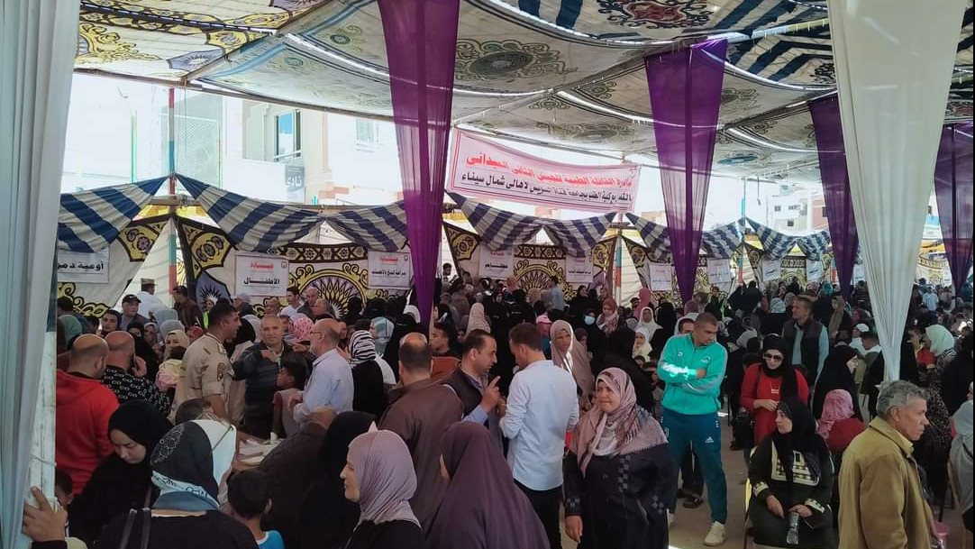 توافد المواطنون على القافلة الطبية بالعريش