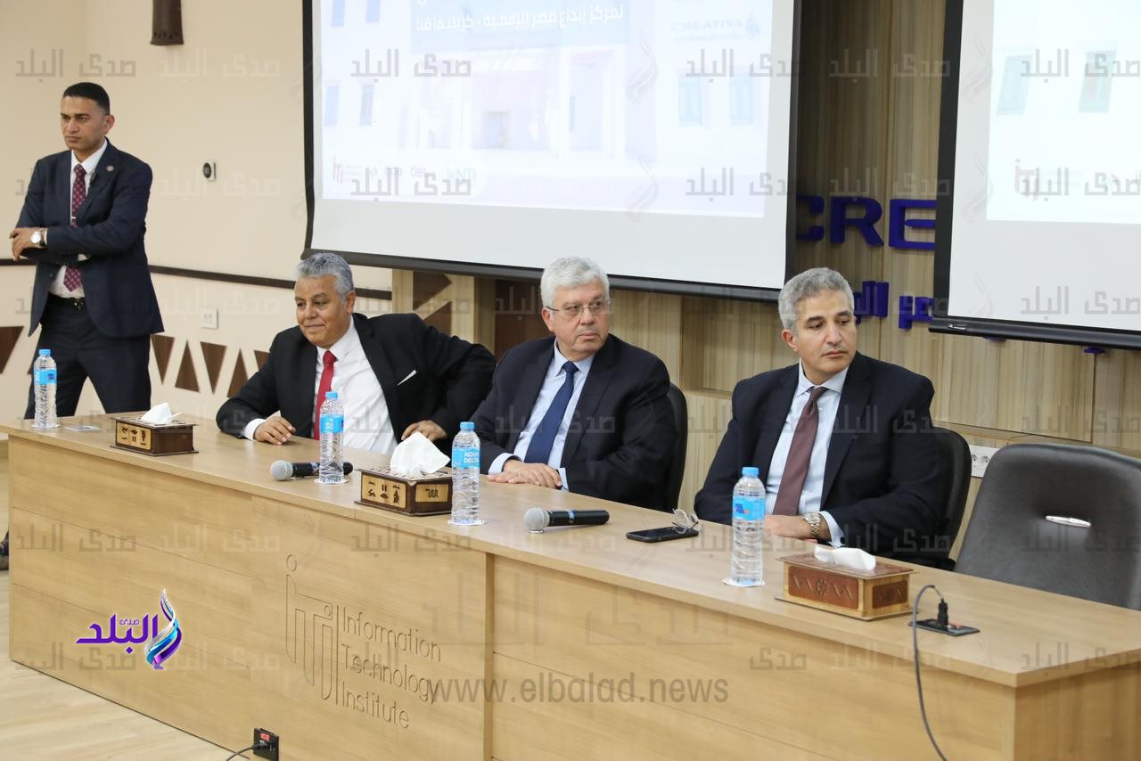وزير التعليم العالي والبحث العلمي خلال زيارته لجامعة جنوب الوادي4