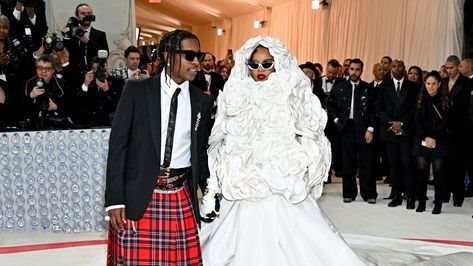 ريهانا وآيساب روكي يثيران الجدل من حفل Met Gala