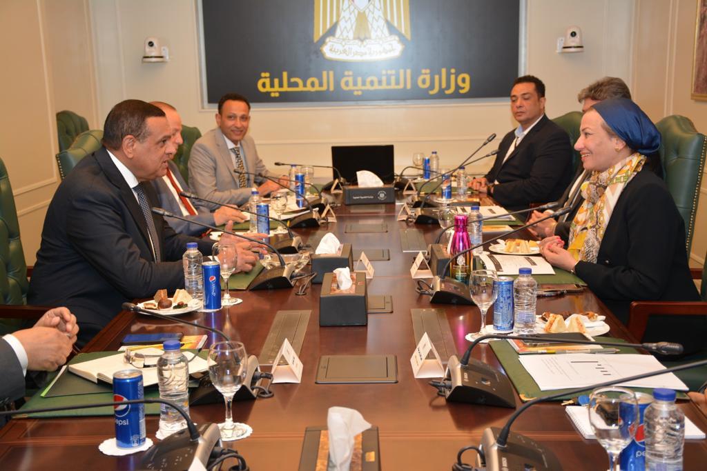 اجتماع وزير التنمية المحلية 