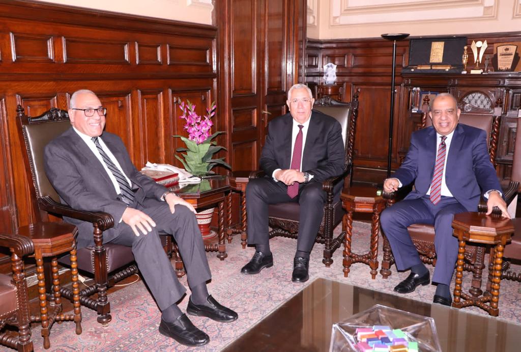 وزيرا الزراعة وقطاع الاعمال العام.