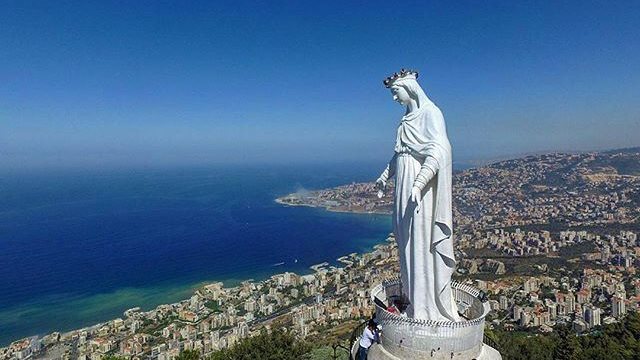 الكنيسة الكاثوليكية تحتفل بالشهر المريمي 