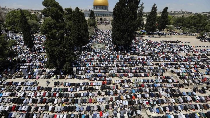 صلاة الجمعة بالمسجد الاقصي  