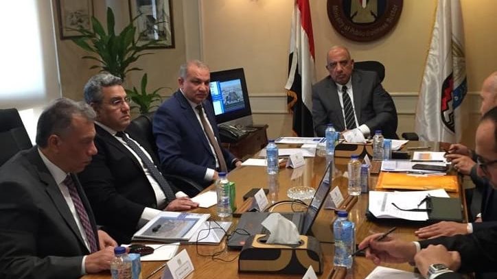 وزير قطاع الأعمال العام خلال الاجتماع 