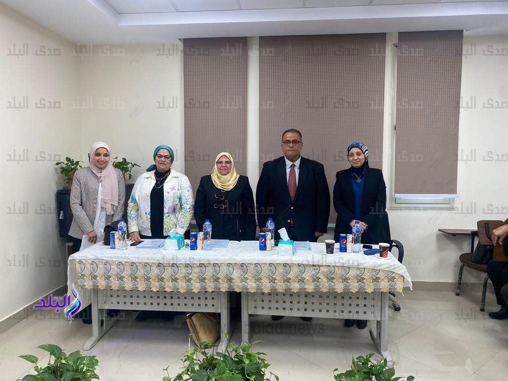 نائب رئيس الجامعة يشارك في مناقشة رسالة دكتوراة بقسم طب المجتمع2