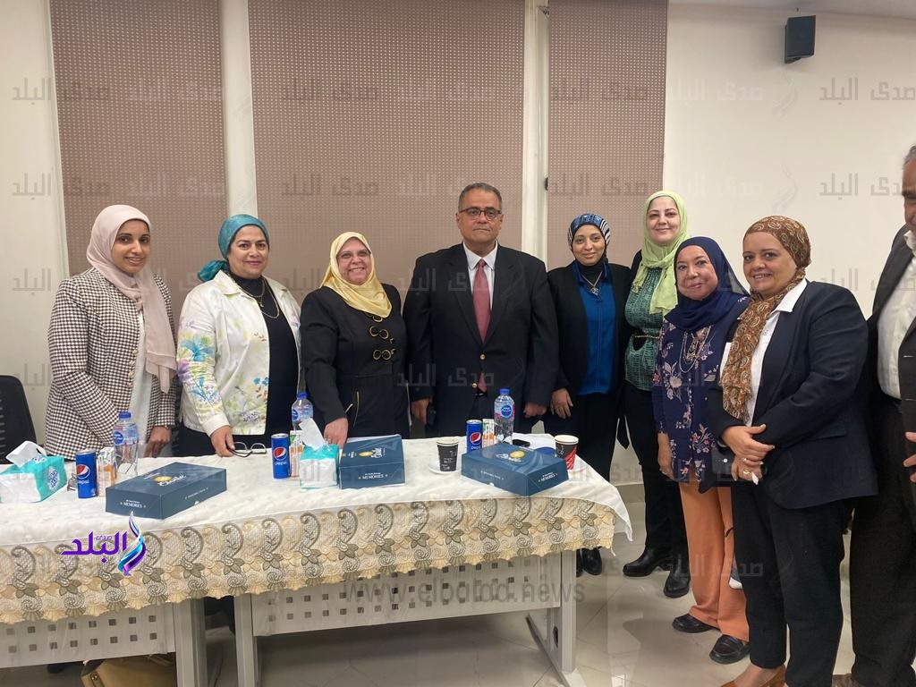 نائب رئيس الجامعة يشارك في مناقشة رسالة دكتوراة بقسم طب المجتمع1