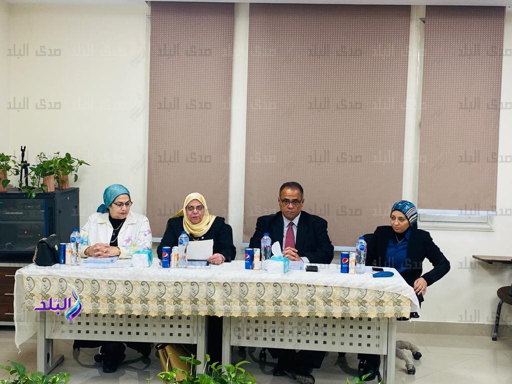 نائب رئيس الجامعة يشارك في مناقشة رسالة دكتوراة بقسم طب المجتمع