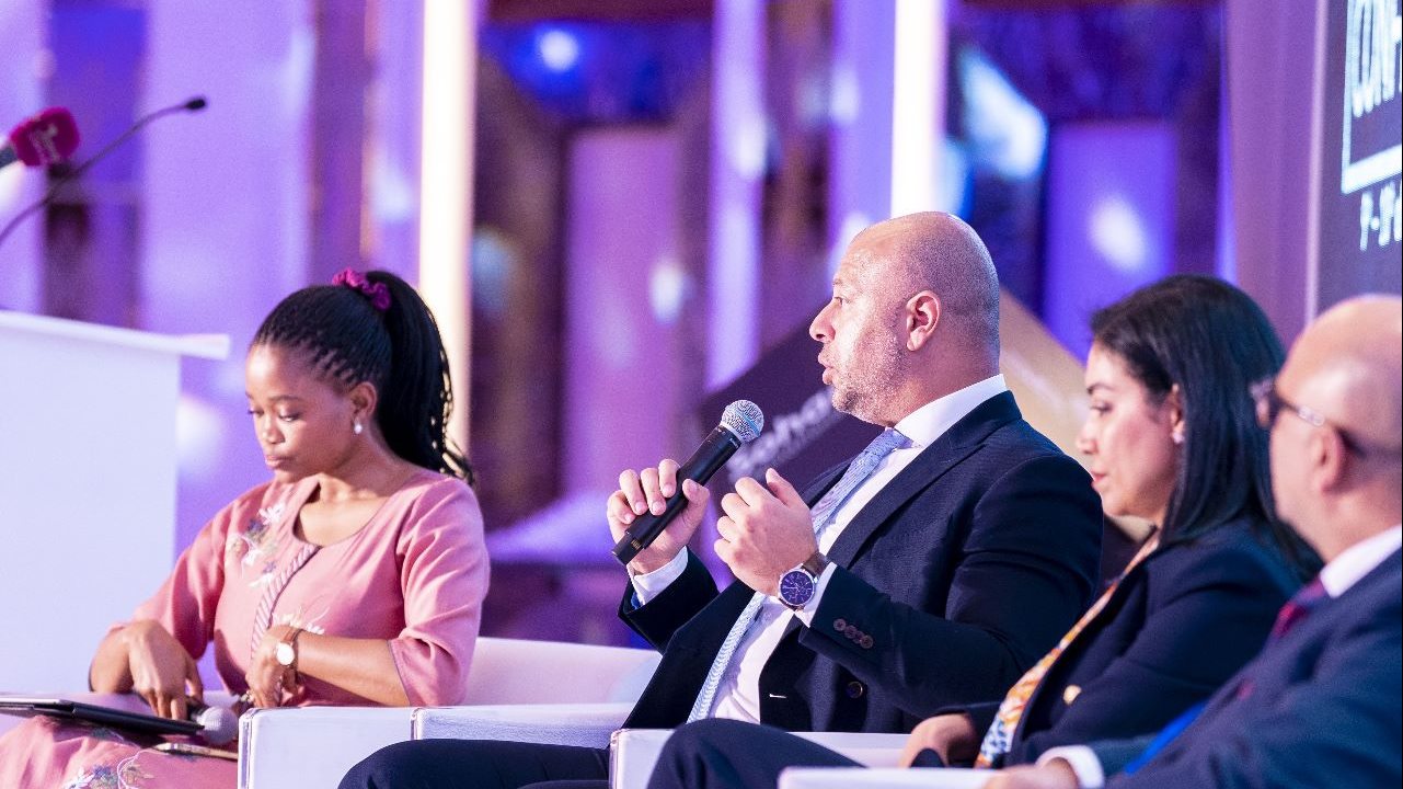 خلال المؤتمر