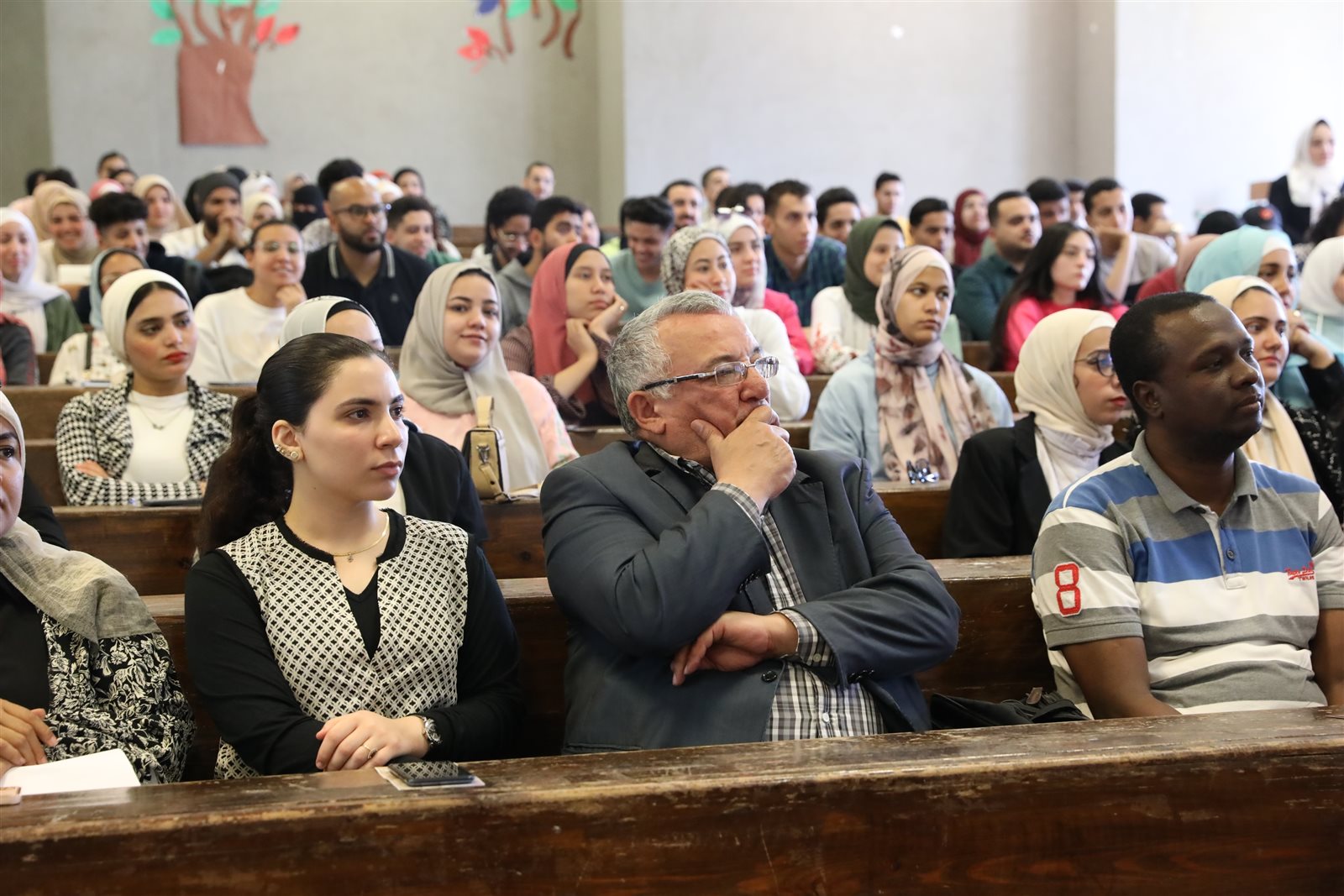 خلال فعاليات الندوة خلال فعاليات الندوة